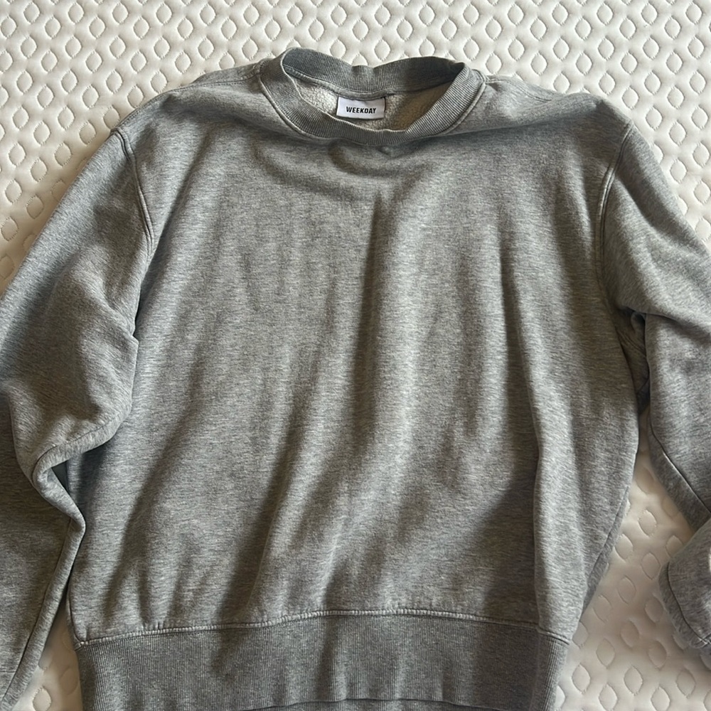 Grey weekday sweatshirt